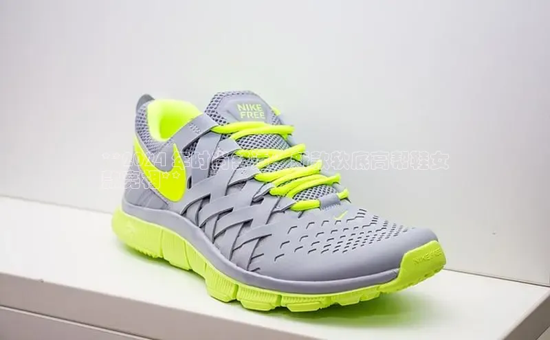 意昂注册官网梯哥哥科技**2024 年时尚舒适：新款软底高帮鞋女
款亮相**