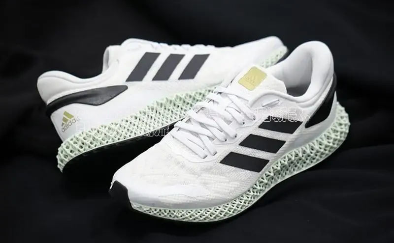 意昂体育入口文心一言2024 年男款球鞋爆款：安踏新款，
引领时尚潮流