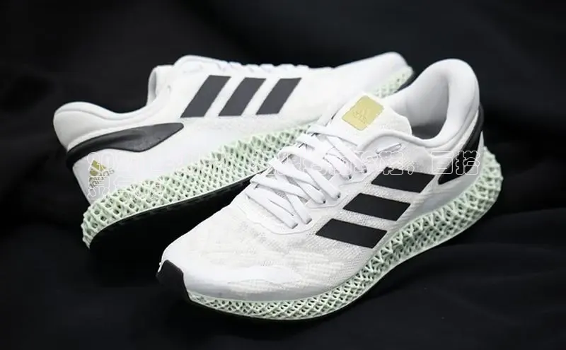 意昂体育登录哇咔哇咔文化2024 年潮流：粗跟玛丽珍鞋，百搭
显气质