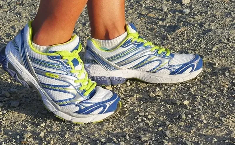 意昂体育app网页版登录入口滴滴出行2024 年最热门的平底女式洞洞鞋：
舒适时尚的终极指南