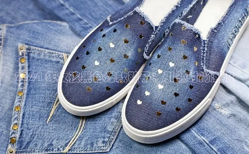 意昂体育平台APP度小满支付2024 年女孩黑色爆款鞋子：引领时尚潮流